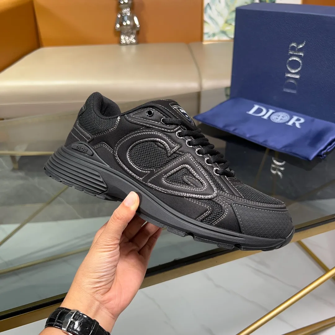 Men's Men's Shoes💰P460💰【DIOR】Dior's new B30 low-top sneakers✅ Carefully crafted from gray mesh fabric and white technical fabric, it features a CD30" graphic logo, and "DIO~B30" and "CD30" logos on the heel and tongue. The extra-light sculpted rubber sole is paired with iconic embellishments to enhance style, and internal stretch details create an ideal and comfortable wearing experience. Can be matched with a variety of casual looks to highlight a fashionable and modern sports style. Size: 38-44 (45 can be customized)
